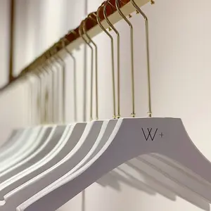 Custom 2023 Novelty Hook Type White Traditional Classic Wooden Hangers For Closet Bathroom Clothes Specialty Stores Display