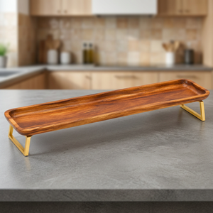 Plateau de service rectangulaire en bois avec support en métal doré, design minimaliste, vaisselle et assiettes en bois massif - Product Image 2