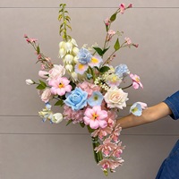 Ensemble de fleurs artificielles au toucher doux, bouquet d'hortensias, de roses et de tulipes avec vase en céramique pour la décoration de la maison, du bureau ou d'un mariage