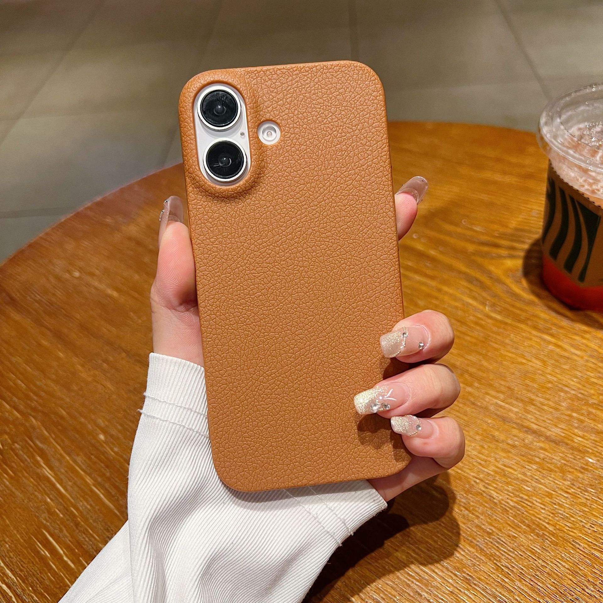 สีน้ำตาล