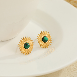 Boucles d'oreilles rétro en acier inoxydable doré en forme de soleil avec pierre naturelle, dégageant un style luxueux et une touche de sophistication. - Product Image 3