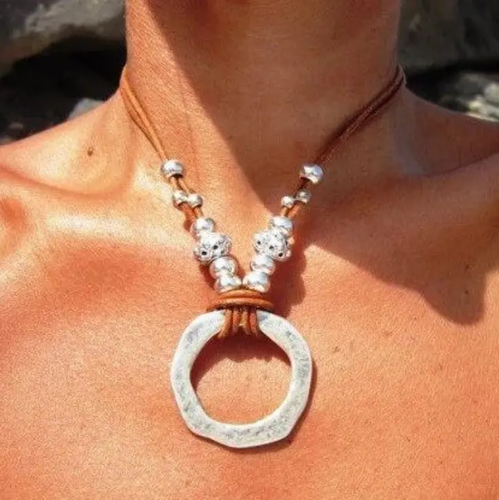 Neue Sommer mode Große hohle große Kreis Anhänger Halskette lange Leder Seil Kette Halsreif Halskette Schmuck