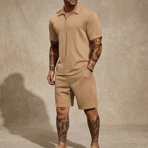 Ensemble polo à manches courtes beige pour homme avec short, respirant, léger, décontracté, pour l'été, demi-zip, couleur unie, coupe classique - Product Image 1