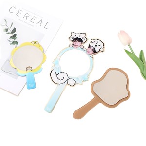 Miroir de maquillage frontal portable en acrylique avec poignée jaune et bleue, motif hibou, miroir compact pour usage quotidien - Product Image 3