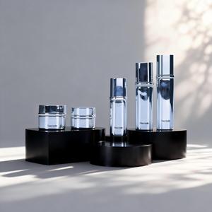 Ensemble <span class=keywords><strong>de</strong></span> soins cosmétiques <span class=keywords><strong>de</strong></span> luxe en verre carré, comprenant un flacon pompe pour <span class=keywords><strong>toner</strong></span> et une pot à crème pour le visage. - Product Image 5