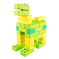 Riesige Bausteine spielen Spaß Kinder fahren auf grünem Roboter hund EVA Foam Building Brick Toy