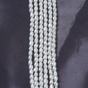 Hilo de perlas sueltas barrocas de agua dulce blancas naturales al por mayor de grado AAA de 3-4mm - Product Image 1