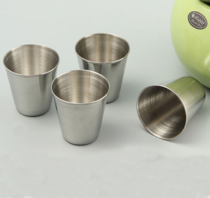 Vente en gros de petits verres à vin en acier inoxydable, ensemble de 4 verres à bière portables, logo personnalisable, verres à <span class=keywords><strong>liqueur</strong></span> pour le camping en plein air - Product Image 6