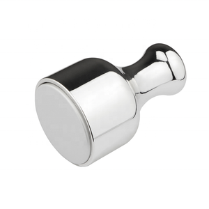 Juego de <span class=keywords><strong>globo</strong></span> de enfriamiento de rodillo de hielo Facial de belleza Bola de masaje criogénico Mini globos de hielo faciales para cara Oro Acero inoxidable de mano - Product Image 5