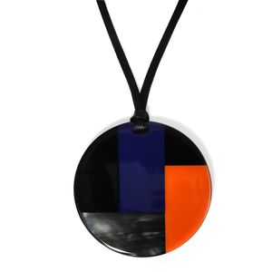 Colgante Artesanal de Cuerno de Búfalo de Minh Giang, Collar de Cuerno Vietnamita Natural, Amuleto, Joyería Sostenible - Product Image 1