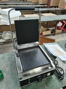 Gril électrique commercial: Gril de contact rainuré supérieur simple électrique de ZH-811A de <span class=keywords><strong>Campbon</strong></span> de rendement élevé pour l'usage de <span class=keywords><strong>restaurant</strong></span> - Product Image 2