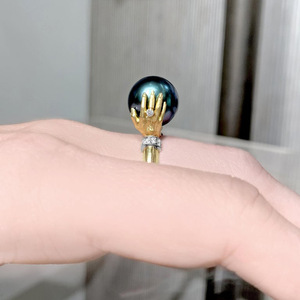 Anello Stile Perla Nera, Gioiello Elegante da Donna, Regolabile, Bicolore in Lega di Rame, Anello Minimalista - Product Image 6