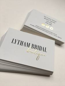 Tarjetas de Papel Personalizadas: Tarjetas de Identificación VIP de Lujo en Negro con Relieve y Logotipo Estampado en Dorado - Product Image 4