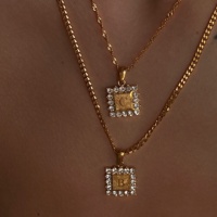 Collier chaîne cubaine pour femme avec pendentif carré lettre initiale en acier inoxydable plaqué or 18 carats et zircon incrusté, modèle Dazan 2027 – Nouveauté tendance