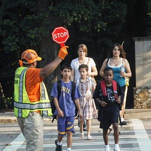 علامة توقف وتذهب مخصصة 10*7 بمقبض مزدوج الوجهين ضوء أحمر أخضر حارس عبور - Product Image 1