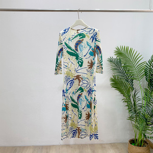 Vestido Miyake plisado de la serie Verano 2026, con nueva tecnología, efecto adelgazante y que cubre la figura, elástico, elegante y a la moda. - Product Image 4