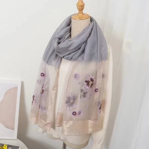 Müslüman kamelya Motif geleneksel bahar giyim için özel olarak tasarlanmış Vintage ilham ipek işlemeli eşarp - Product Image 3