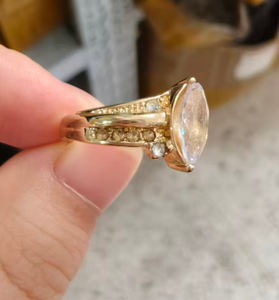 Anello con Pietra Marquise Bicolore, Gioiello da Dito Semplice e alla Moda per Donne in Lega - Product Image 2