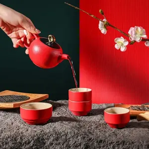 Großhandel Fine Glaze Chinese Tea Set 6 Stück Neueste Keramik Topf und Teekanne Günstige Red Funky Teekanne Set Tasse