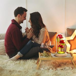 Cadeau de Noël et de la Saint-Valentin : Trois roses simulées sous cloche en verre avec lampe LED décorative - Product Image 4