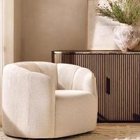 Fauteuil de loisirs moderne en polaire avec dossier en forme d'échelle, pieds en bois massif et rembourrage en éponge haute densité pour chambre et salon