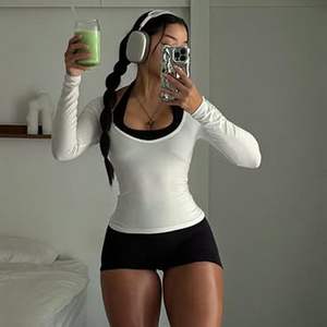 Conjunto Deportivo de Dos Piezas para Mujer, Top de Manga Larga y Pantalones Cortos, Ropa Deportiva Elástica, Transpirable, de Spandex y Poliéster - Product Image 5