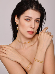 Conjunto de collar y pulsera de doble capa con lentejuelas brillantes de diamante para mujer, estilo Ins, conjunto de joyería de acero inoxidable de lujo y temperamento elegante. - Product Image 1