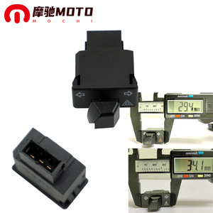 สวิตช์ไฟเลี้ยว Motochi พร้อมสวิตช์ไฟฉุกเฉิน ขนาด 30x34 มม. สวิตช์ดัดแปลงสำหรับรถมอเตอร์ไซค์ Taurus และสกู๊ตเตอร์ไฟฟ้า - Product Image 1