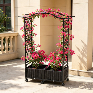 Treillis rectangulaire en plastique noir pour plantes avec base en panier et roulettes pour utilisation en extérieur dans le jardin - Product Image 3