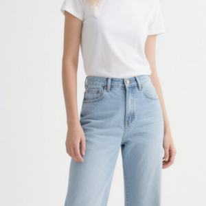 Jeans évasés en denim bleu clair personnalisables pour femmes - Jeans évasés rétro taille haute avec ourlet brut fini à la main pour un style décontracté sur mesure - Product Image 3