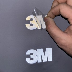 Etichetta Riflettente Personalizzata con Logo, Adesivo di Avvertimento Riflettente per Abbigliamento Outdoor - Product Image 1