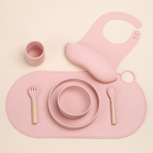 Set de alimentación de silicona para bebés con babero, plato, tazón, cuchara y tenedor para bebés de 0 a 12 meses - Product Image 1