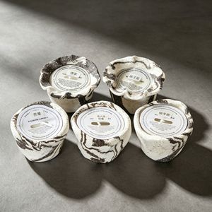 Bougie parfumée artisanale en porcelaine noire et blanche de Jingdezhen, décoration minimaliste pour la maison, cadeau d'aromathérapie - Product Image 1