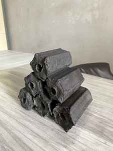 Le charbon de sciure offre une performance stable et durable avec une chaleur élevée et fiable pour des expériences culinaires de qualité. - Product Image 6