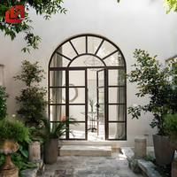 Puerta y ventana delanteras francesas modernas exteriores dobles o individuales negras arqueadas antiguas