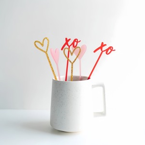 ไม้คนค็อกเทลรูปหัวใจอะคริลิค ลาย XO ขนาด 15 ซม. ของขวัญตกแต่งงานปาร์ตี้วันวาเลนไทน์ - Product Image 1