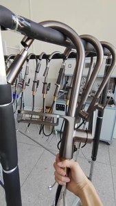 Robinet de cuisine moderne à poignée unique avec douchette extractible et rotation à 360 degrés, conception durable à 2 trous pour <span class=keywords><strong>eau</strong></span> chaude et <span class=keywords><strong>froide</strong></span> - Product Image 6