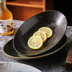 Assiettes à sushi et à poisson en céramique de style japonais, de forme irrégulière, créatives, pour collations et desserts, compatibles micro-ondes, émaillées, pour hôtels - Product Image 3