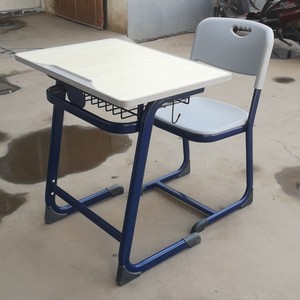 Bureau et chaise d'étudiant modernes en bois d'occasion pour l'école - Product Image 5