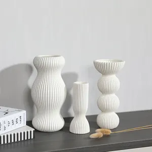 批发北欧风格白色插花花瓶现代办公室桌面装饰陶瓷花瓶带手柄