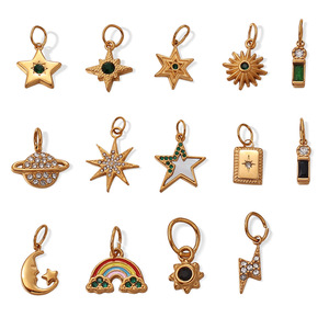 Fantaisie cosmique |   Pendentif en acier inoxydable plaqué or PVD 18 carats avec zircon, motif céleste étoile, lune, planète, pour la fabrication de bijoux - Product Image 6