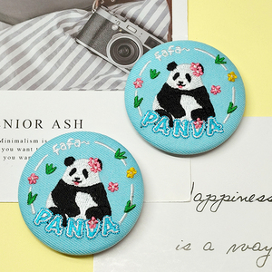 Spilla Ricamata Personalizzata a Tema Cartone Animato, Bottone Tessuto a Forma di Animale per Regali - Product Image 6