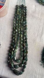 Nuevo diseño de moda Color verde 5 quilates collar de cuentas de Esmeralda piedras preciosas sueltas a precios al por mayor hebras cuerdas último diseño - Product Image 3