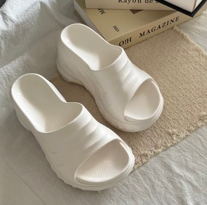 Sandales de plage pour femmes, été, blanches, à semelle épaisse en EVA, antidérapantes, à enfiler, polyvalentes, à bout ouvert - Product Image 4