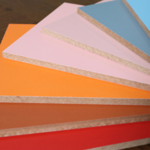 Panneaux de fibres à faible MOQ, autres fibres végétales, gainés de papier mélaminé, première qualité, modernes, résistants à l'humidité, 1220 x 2440 mm, emballage en carton - Product Image 1