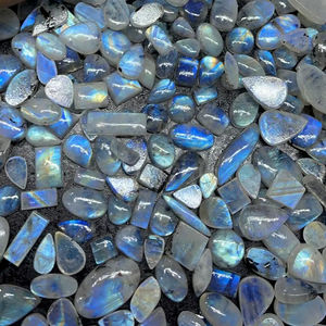 พลอยมูนสโตนสีรุ้งธรรมชาติทรงหลังเบี้ย  ไม่ผ่านการปรับแต่งจากผู้รับรองภายนอก  ทุกขนาดและรูปทรง - Product Image 1