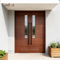 Porte d'entrée double en bois massif pour villa moderne, avec lattes horizontales et verre vertical, pour maison de style villa