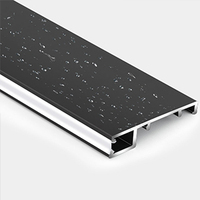 Plinthes lumineuses LED en alliage d'aluminium intégrées sur mesure, offrant un éclairage d'ambiance, protégeant les murs, couvrant les espaces vides