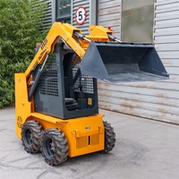 Chargeuse compacte sur pneus HIGHTOP avec attelage rapide, transmission intégrale hydraulique, chargeuse frontale avec cabine pour chantier de construction étroit