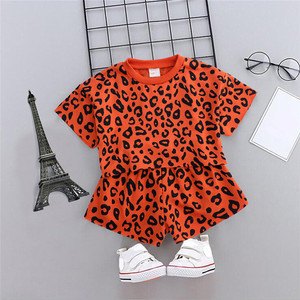 Venta al por Mayor en Línea, Ropa de Verano para Bebés, Conjunto de Camiseta y Pantalones Cortos con Estampado de Leopardo para Niñas - Product Image 1